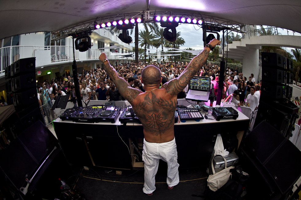 Opening Party με τον David Morales στο Bolivar Beach Bar!