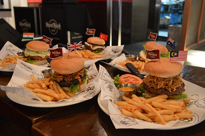 Tα Hard Rock Cafe όλης της Ευρώπης, γιορτάζουν την άφιξη των τοπικών Legendary™ Burgers!