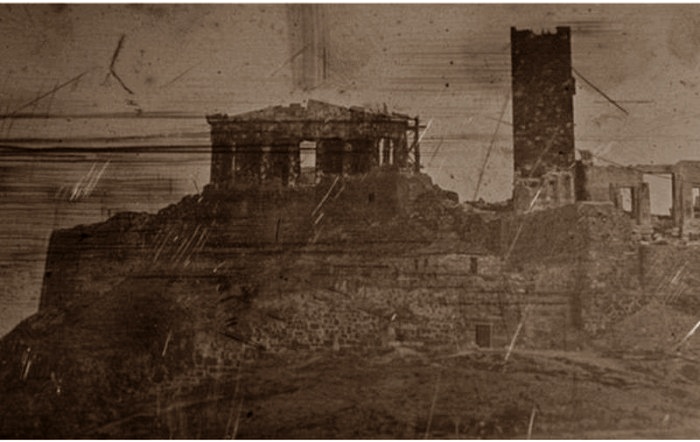 Η καταστροφή της Αθήνας: Για πρώτη φορά στο φως η πρώτη φωτογραφία της Aκρόπολης μετά την τουρκοκρατία…