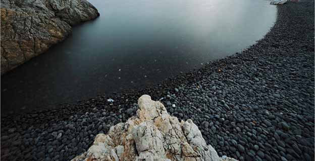 Μια από τις ομορφότερες παραλίες της Ελλάδας από ψηλά!!! (video)