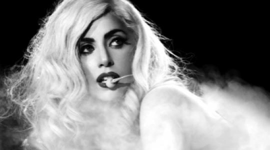 Αυτό είναι το εξώφυλλο για το single “Hair” της Lady Gaga…