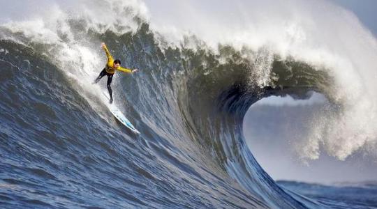 5 εντυπωσιακά μέρη στον κόσμο για τους λάτρεις του surfing!