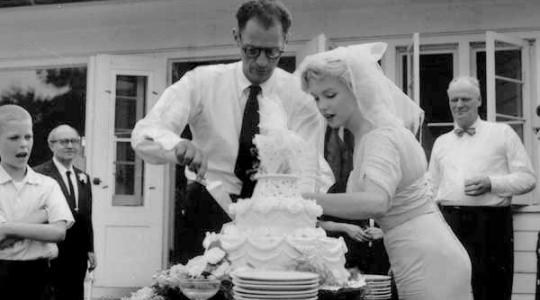Σαν σήμερα, στις 29 Ιουνίου 1956, παντρεύτηκαν ο Άρθουρ Μίλερ και η Μέριλιν Μονρόε