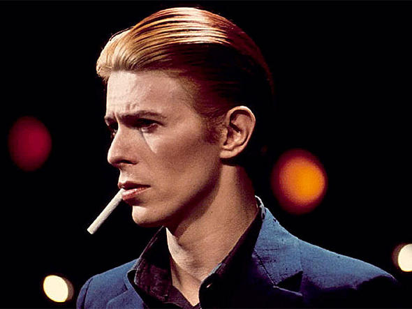 Η Κύπρια πρώην σύζυγος του David Bowie “λυγίζει” μπροστά στην κάμερα (βίντεο)