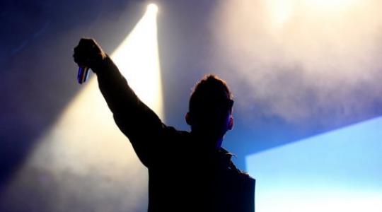 Chester Bennington: Ανήμερα του θανάτου του, οι Linkin Park κυκλοφορούν το νέο τους single ως τελευταίο αντίο! (video)