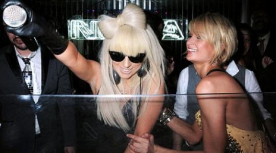 Paris Hilton και  Lady Gaga… συνάντηση κορυφής για το Nokia 5800