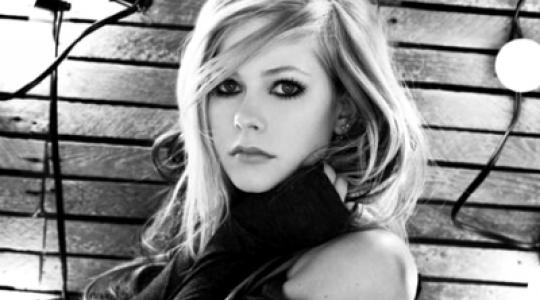 Δεν γράφει κομμάτια με σκοπό να γίνουν επιτυχίες η Avril Lavigne…