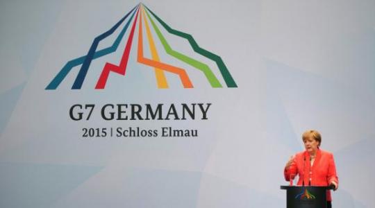 Δε θα πιστεύετε πόσο στοίχισε στο γερμανικό δημόσιο το λογότυπο της G7 πίσω από τη Μέρκελ!