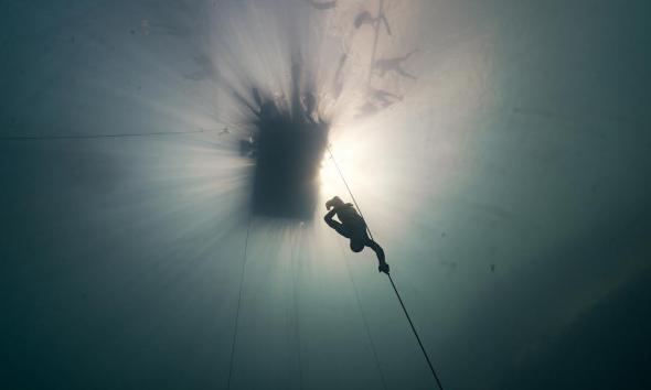 Κατέρριψε το ρεκόρ Freediving με μια… ανάσα