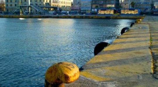 Συναγερμός στο λιμάνι του Πειραιά για βόμβα σε πλοίο