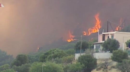 Σε εξέλιξη πυρκαγιά αυτή την ώρα στην Κερατέα – Απειλούνται σπίτια