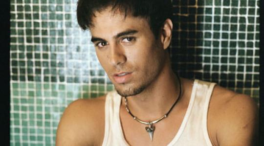 Παράνομο το γυμνό του Enrique Iglesias???