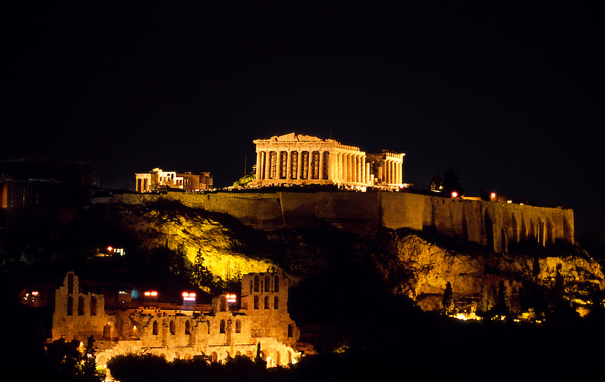 H Αθήνα τη νύχτα! Μια μαγική περιήγηση πάνω απ΄την Ακρόπολη