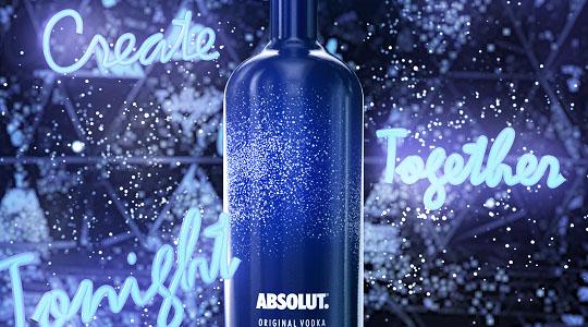«Ξετυλίξτε» την απροσδόκητη πλευρά της  νύχτας, παρέα με τη νέα limited edition φιάλη Absolut Uncover