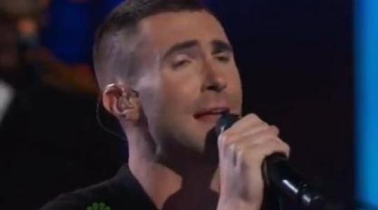 Οι Maroon 5 παρουσίασαν το νέο τους single στο «The Voice»