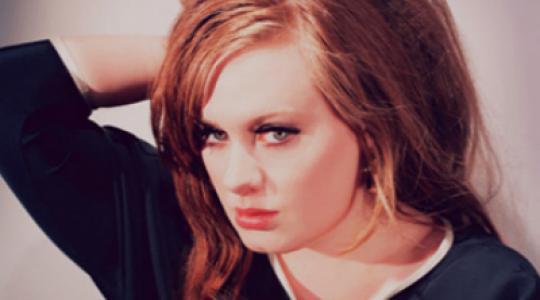Η Adele βρέθηκε στο “French TV” και τραγούδησε το “Rolling in the deep”…