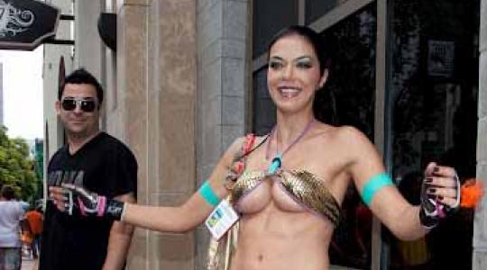 Adrianne Curry does it again…