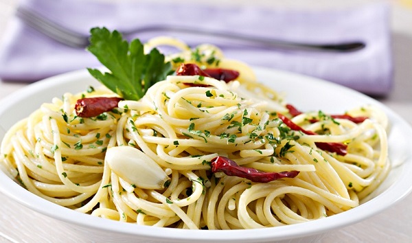 Φέρνουμε την Ιταλική κουζίνα σπίτι σας “σπαγγέτι αλ όλιο”!