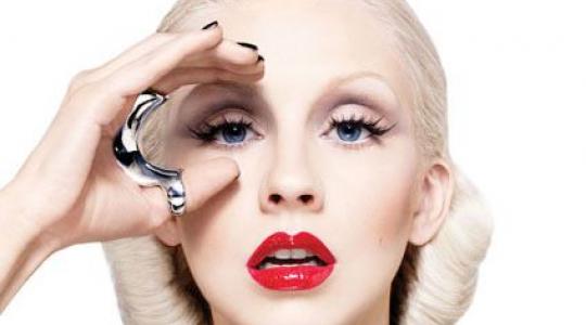 Δείτε το videoclip της Aguilera που αντιγράφει τη Gaga!