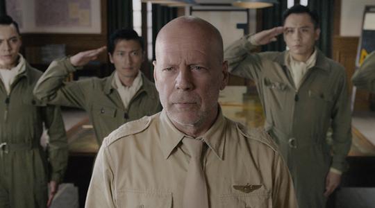 Ο Bruce Willis στην αεροπορία για το «Air Strike»