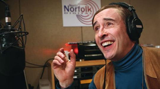 Ο Steve Coogan ξεκαρδιστικός ραδιοφωνικός παραγωγός στο «Alan Partridge: Alpha Papa»