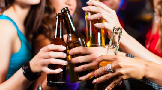 Μύθοι γύρω από το αλκοόλ που χρήζουν κατάρριψης..