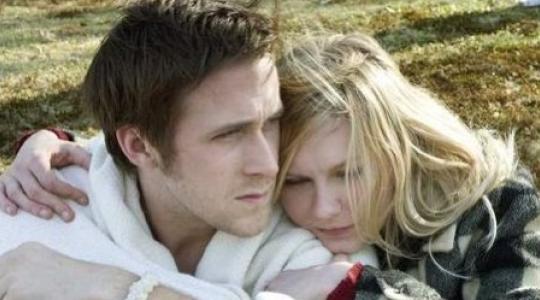 Δείτε το trailer της ταινίας “All Good Things” με τους Ryan Gosling και Kristen Dunst..