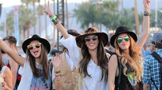 H Alessandra Ambrosio και οι φίλες της, διασκεδάζουν στο Coachella