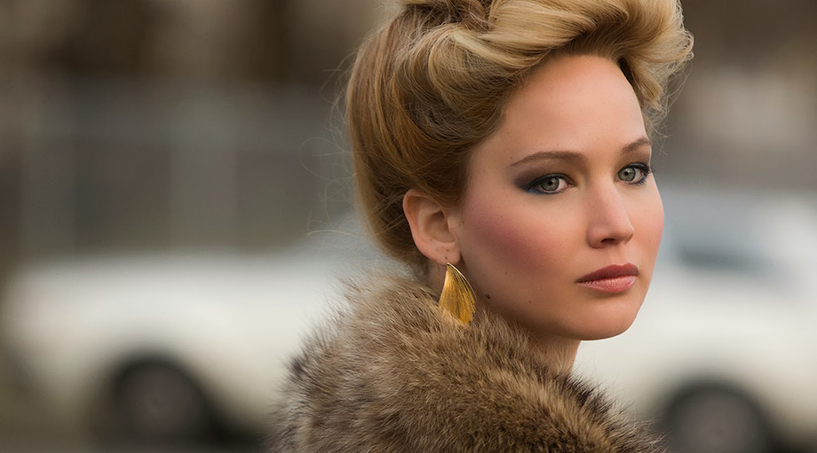 Η Jennifer Lawrence μιλάει για αρώματα στο νέο απόσπασμα του «American Hustle»