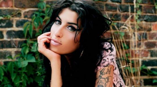 Amy Winehouse: «Εγώ πότε θα γίνω μάνα;»