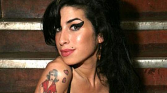Βιάζεται να κάνει μωρό η Amy Winehouse!!