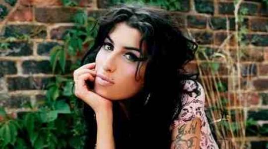 Σας έλειψε η Amy Winehouse? Ξανά κοντά σας σε έξι μήνες…