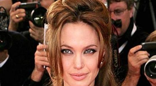 Angelina Jolie : Λέτε να γίνει η κακιά μάγισσα στο μάγο του Όζ?