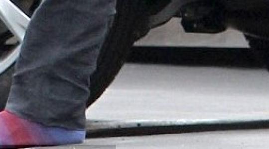 Πασίγνωστος Hollywoodιανός ηθοποιός βγήκε με τις κάλτσες στον δρόμο..