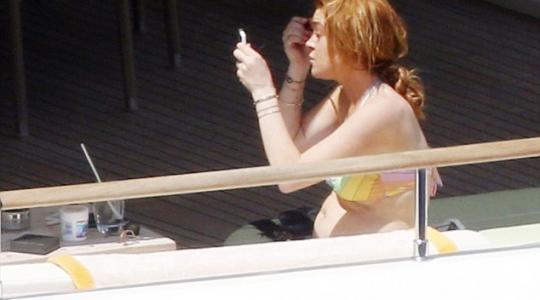 Δείτε (αν αντέχετε πρωινιάτικα) το κορμί της Lindsay Lohan χωρίς photoshop!