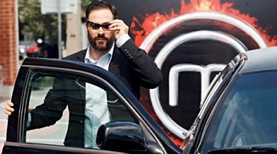 Τι είναι αυτό που έχει ο Άκης και λείπει από τον Μιχάλη..?