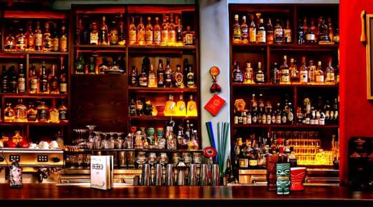 Το Baba Au Rum είναι ένα από τα καλύτερα μπαρ στον κόσμο και μένει Αθήνα!