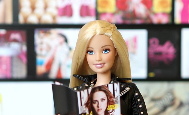 H Barbie έκανε Instagram!