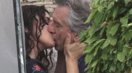 Το καυτό φιλί της Bellucci στον Robert De Niro!