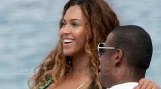 Beyonce…πήγε διακοπές με το Jay-Z…αλλά και το στήθος της έξω για παρέα!
