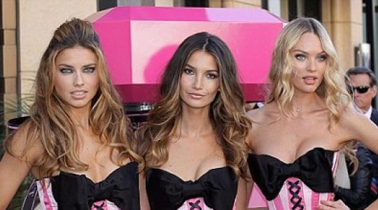 Δείτε την φωτογράφηση για το νέο άρωμα της Victoria Secret..