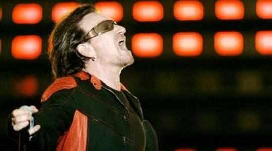 Ο Bono στο πλευρό όσων πάσχουν από AIDS..