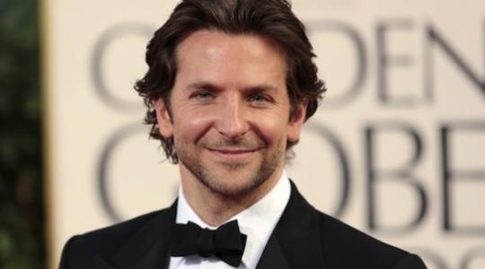 O BRADLEY COOPER ΑΡΝΕΙΤΑΙ ΠΩΣ ΘΑ ΕΝΣΑΡΚΩΣΕΙ ΤΟΝ LANCE ARMSTRONG ΣΤΗ ΜΕΓΑΛΗ ΟΘΟΝΗ!