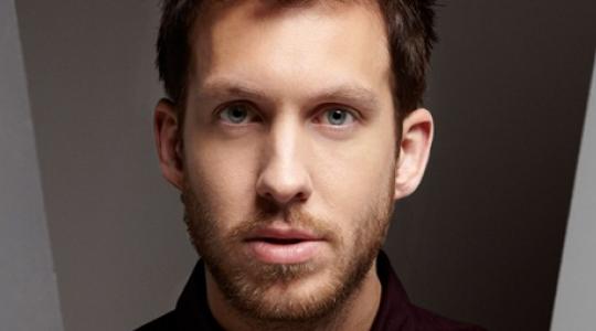 O Calvin Harris είναι το νέο μοντέλο εσωρούχων Armani!