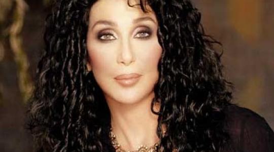Cher: Βγήκε στους δρόμους με την μάσκα ομορφιάς στο πρόσωπο!