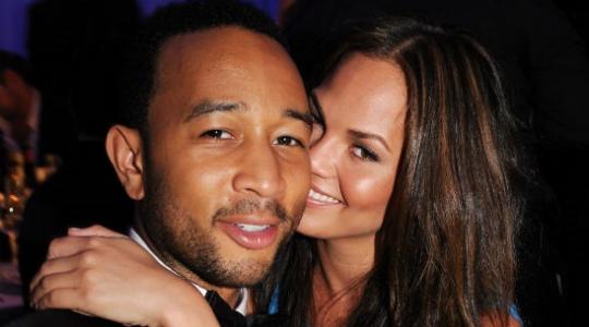 Chrissy Teigen: Έβγαλε φωτογραφία τα οπίσθια του John Legend και ανέβασε τη φώτο στο Instagram!