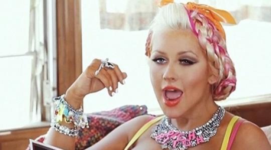 Τίγκα στην υπερβολή η Christina Aguilera στο νέο της βίντεο κλιπ!