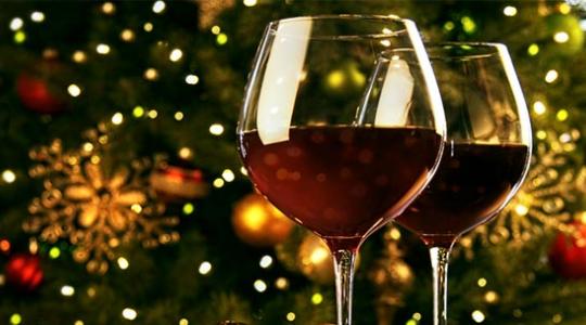 Για να μπαίνουμε σιγά σιγά στο κλίμα.. Φτιάξτε μόνοι σας ένα Christmas αρωματικό κρασί για τις γιορτινές μέρες.