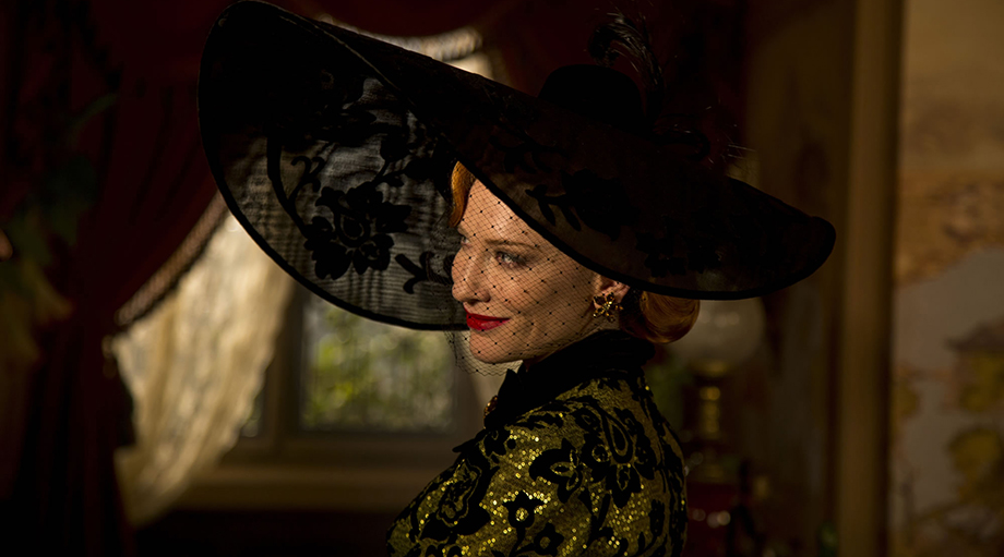 Η κακιά μητριά Cate Blanchett σε ακόμα ένα απόσπασμα της «Cinderella»