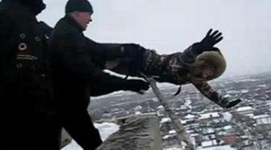 Έτσι κάνουν bungee jumping στην Ρωσία!